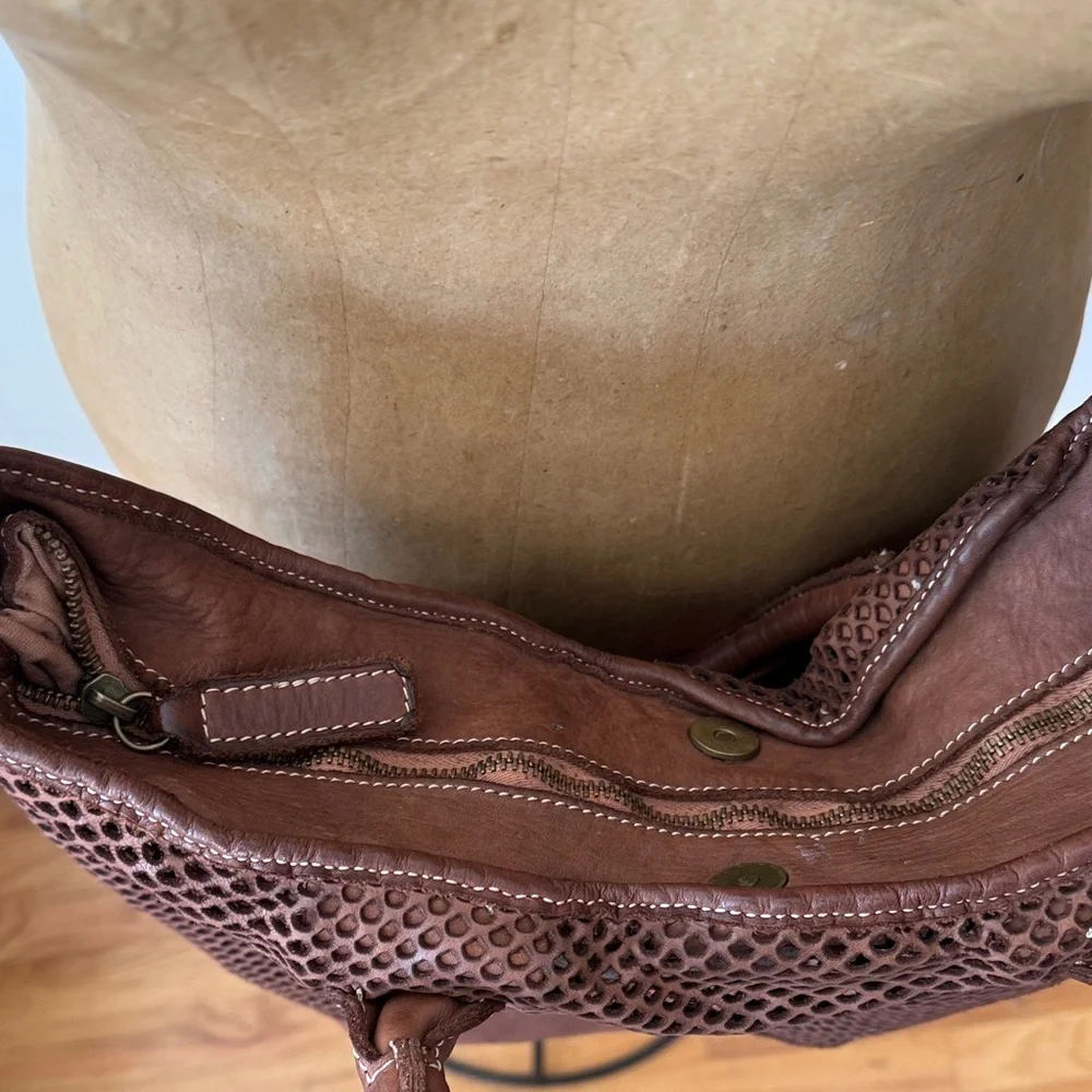 Sundance leather mesh